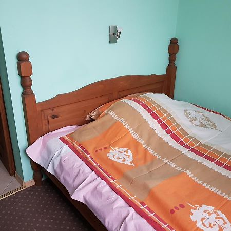 Roadway Hostel Келце Екстериор снимка