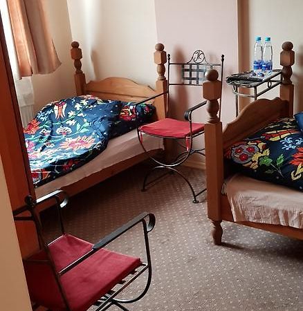 Roadway Hostel Келце Екстериор снимка