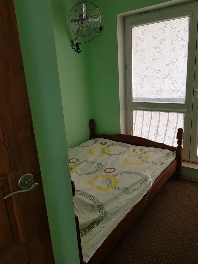 Roadway Hostel Келце Екстериор снимка