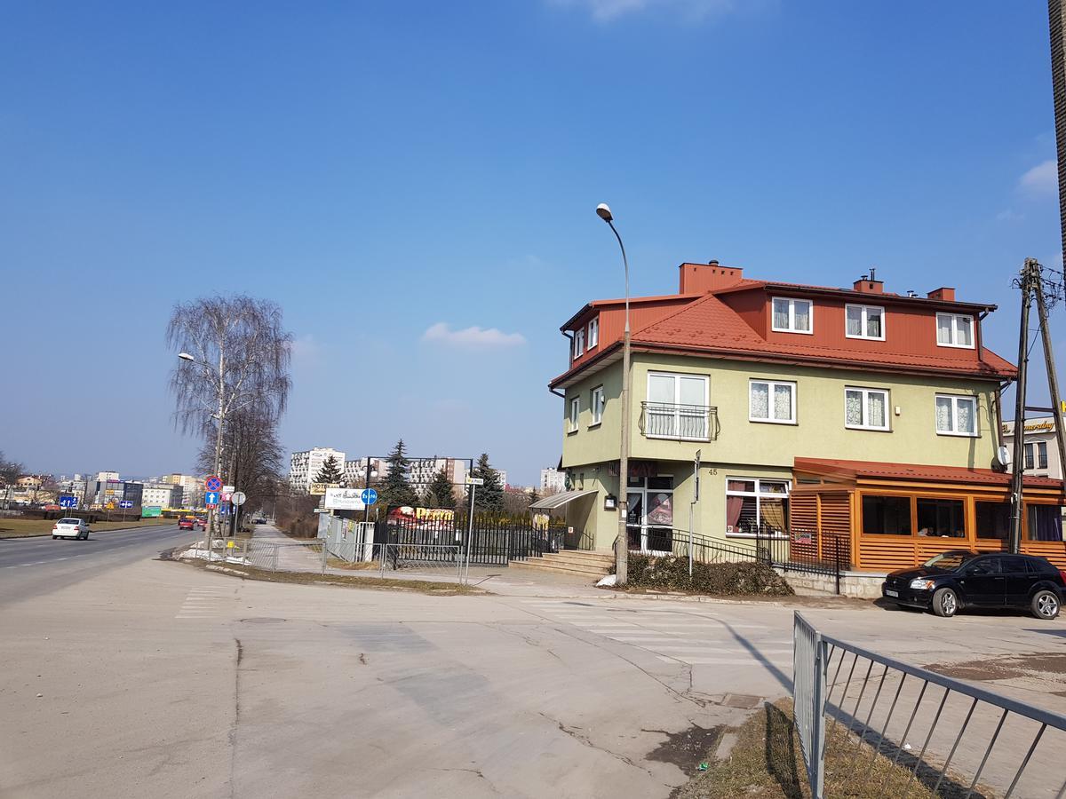 Roadway Hostel Келце Екстериор снимка