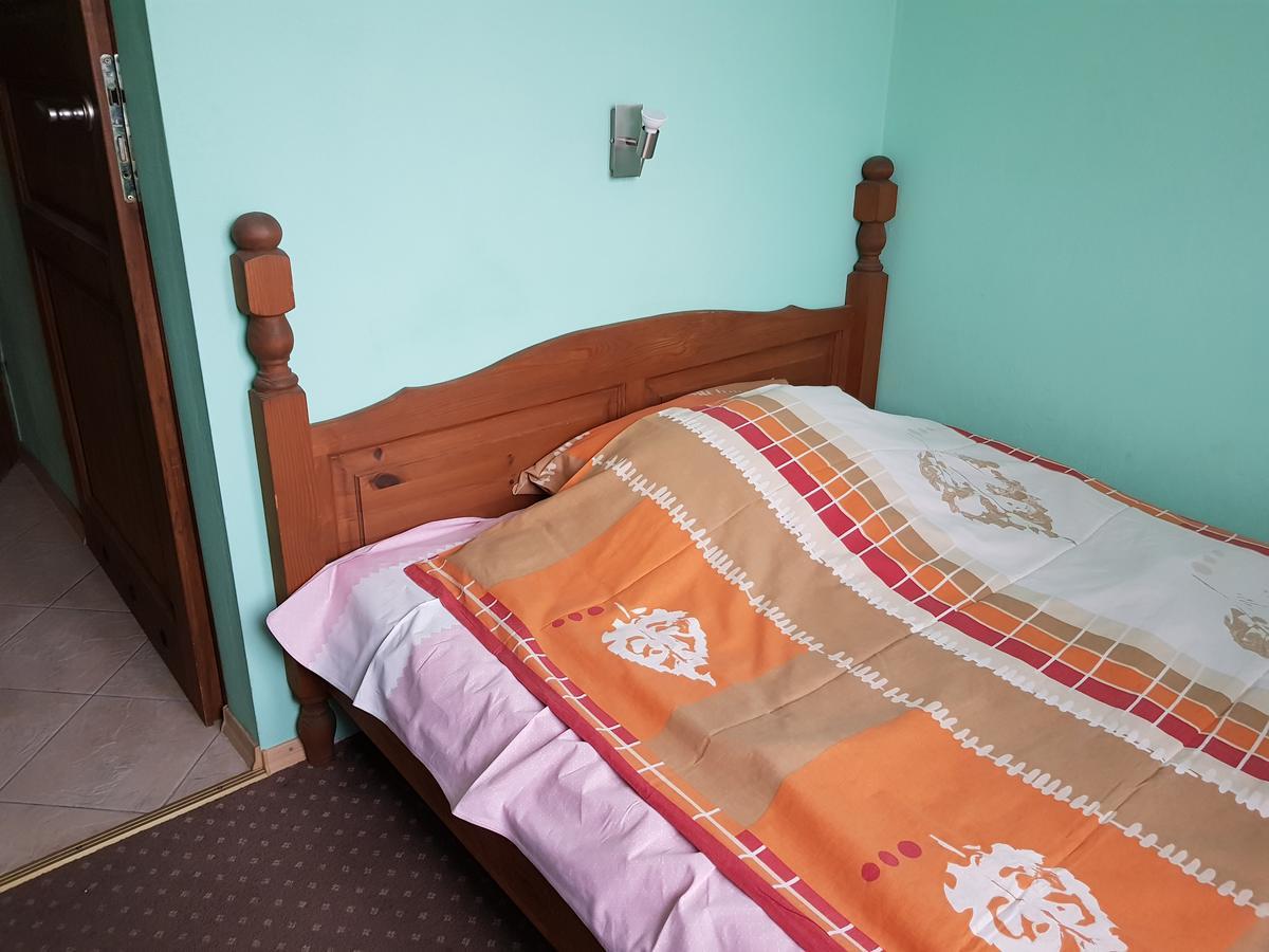 Roadway Hostel Келце Екстериор снимка
